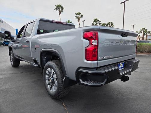 Sterling Gray Metallic 2026 Chevrolet Silverado 2500 Custom