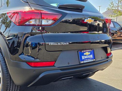 Mosaic Black Metallic 2021 Chevrolet Trailblazer LS