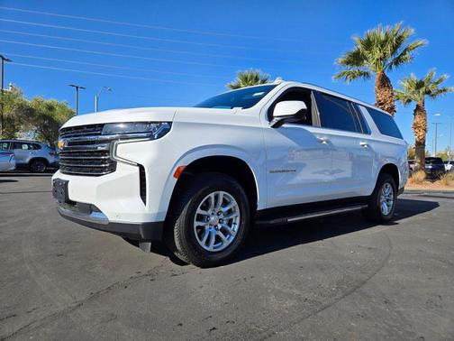 2024 Chevrolet Suburban LT
