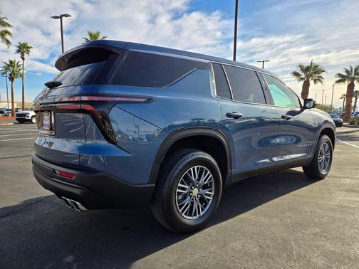 2024 Chevrolet Traverse LS