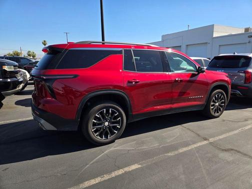 Radiant Red Tintcoat 2025 Chevrolet Traverse LT