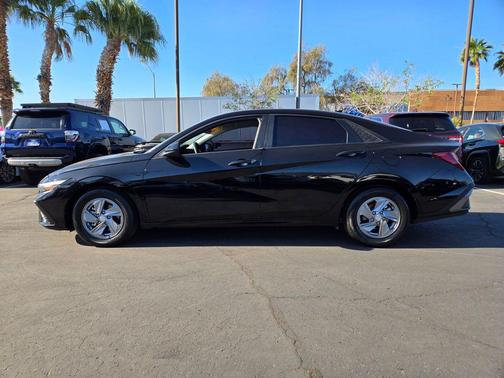 Abyss Black 2024 Hyundai ELANTRA SE