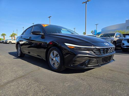 Abyss Black 2024 Hyundai ELANTRA SE