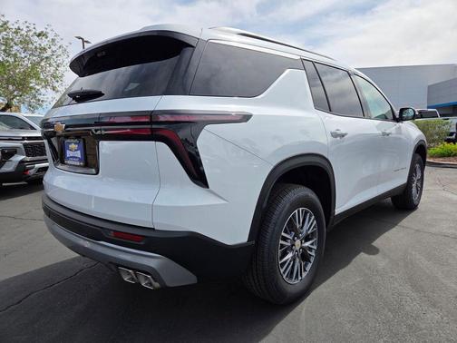 Summit White 2026 Chevrolet Traverse LT