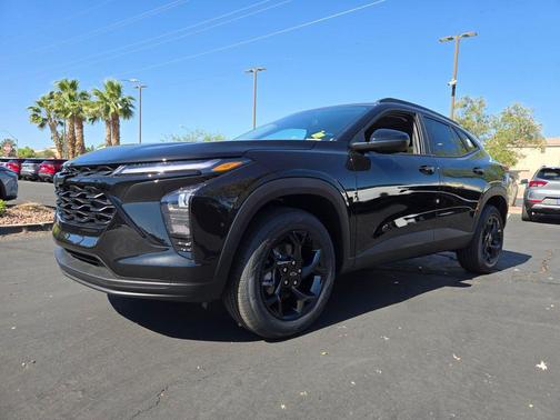 Mosaic Black Metallic 2026 Chevrolet Trax LT