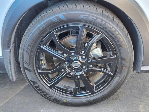 2021 Nissan Kicks SR