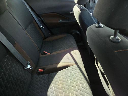 2021 Nissan Kicks SR