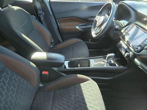 2021 Nissan Kicks SR