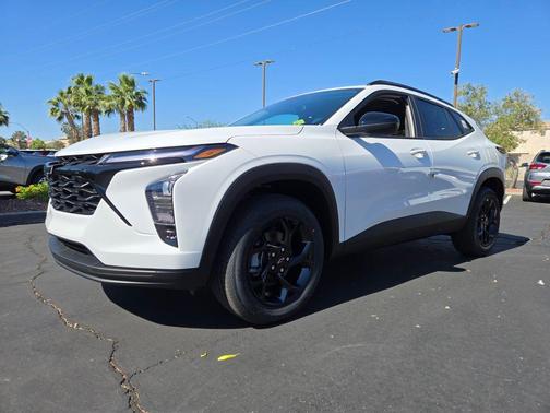 Summit White 2026 Chevrolet Trax LT