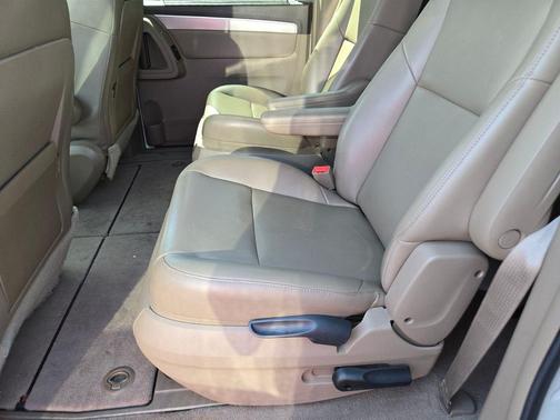 2011 Volkswagen Routan SE