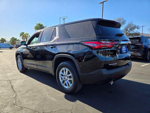 Mosaic Black Metallic 2023 Chevrolet Traverse LS