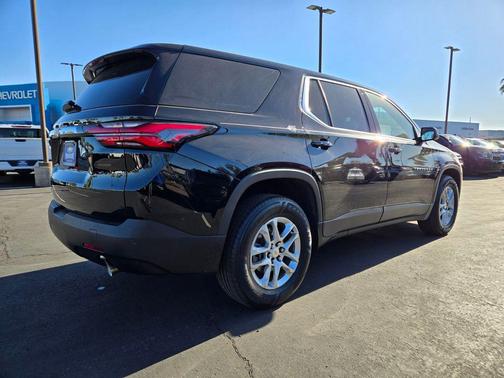 Mosaic Black Metallic 2023 Chevrolet Traverse LS