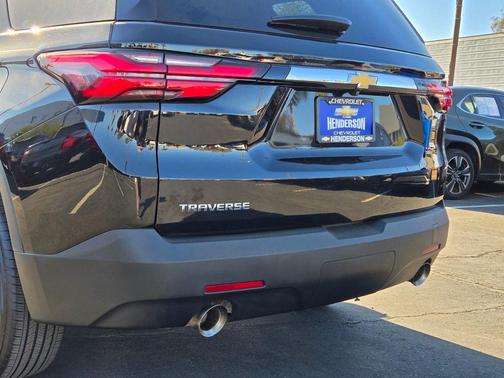 Mosaic Black Metallic 2023 Chevrolet Traverse LS