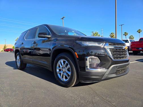 Mosaic Black Metallic 2023 Chevrolet Traverse LS