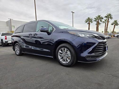 2024 Toyota Sienna LE