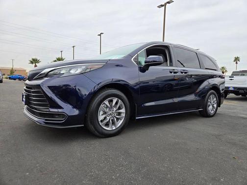 2024 Toyota Sienna LE