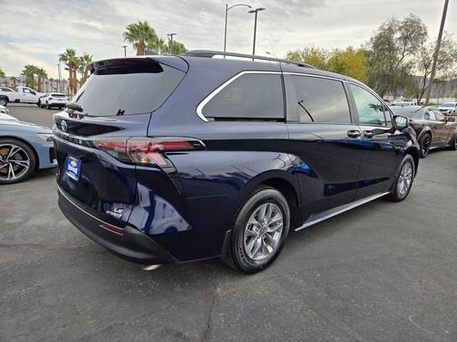 2024 Toyota Sienna LE