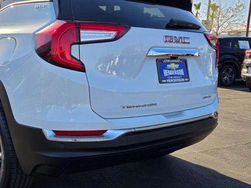Summit White 2023 GMC Terrain SLT