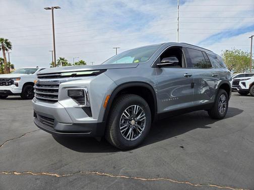 Sterling Gray Metallic 2026 Chevrolet Traverse LT