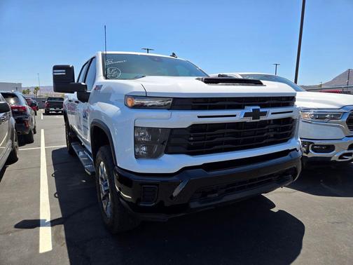 Summit White 2024 Chevrolet Silverado 2500 Custom