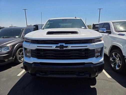 Summit White 2024 Chevrolet Silverado 2500 Custom