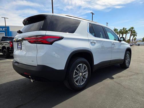 Summit White 2023 Chevrolet Traverse LT Cloth