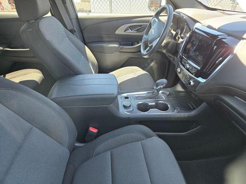 Summit White 2023 Chevrolet Traverse LT Cloth