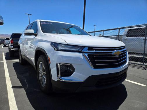 Summit White 2023 Chevrolet Traverse LT Cloth
