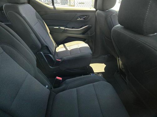 Summit White 2023 Chevrolet Traverse LT Cloth