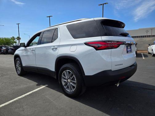 Summit White 2023 Chevrolet Traverse LT Cloth