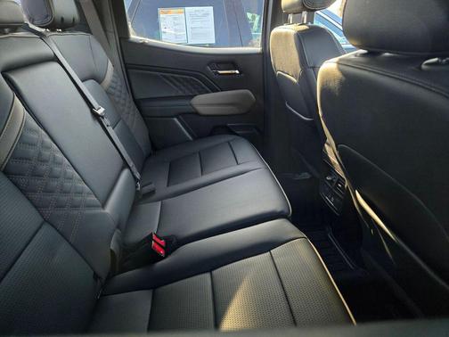 Sterling Metallic 2024 GMC Canyon Denali