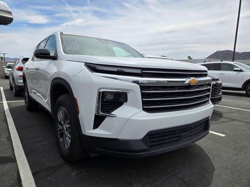 Summit White 2025 Chevrolet Traverse LT