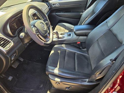 Velvet Red Pearlcoat 2022 Jeep Grand Cherokee Laredo