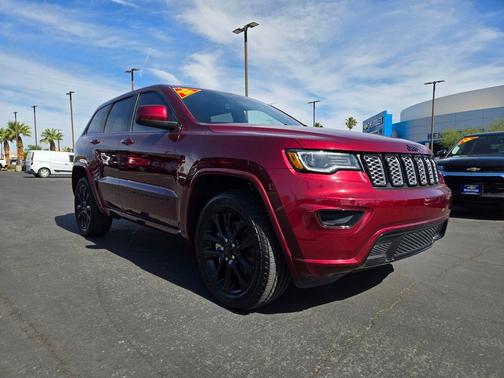 Velvet Red Pearlcoat 2022 Jeep Grand Cherokee Laredo