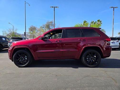 Velvet Red Pearlcoat 2022 Jeep Grand Cherokee Laredo
