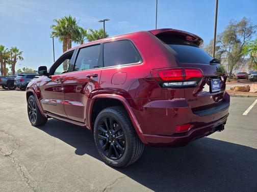 Velvet Red Pearlcoat 2022 Jeep Grand Cherokee Laredo