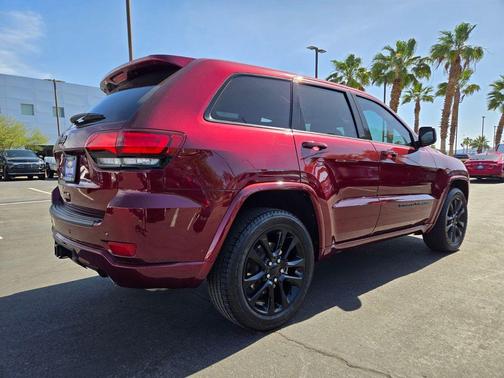 Velvet Red Pearlcoat 2022 Jeep Grand Cherokee Laredo