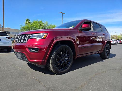 Velvet Red Pearlcoat 2022 Jeep Grand Cherokee Laredo