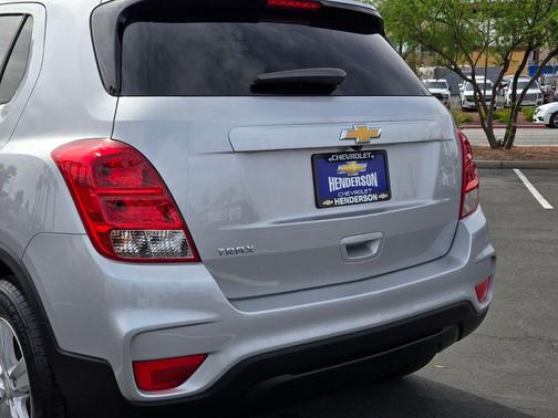 Silver Ice Metallic 2022 Chevrolet Trax LS