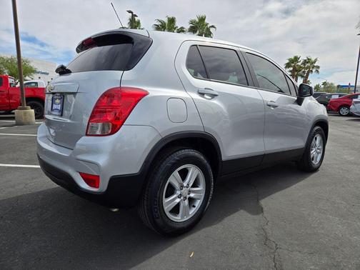 Silver Ice Metallic 2022 Chevrolet Trax LS