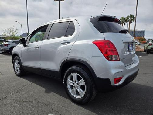 Silver Ice Metallic 2022 Chevrolet Trax LS