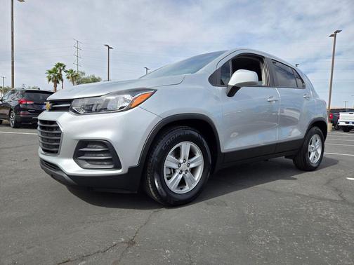 Silver Ice Metallic 2022 Chevrolet Trax LS
