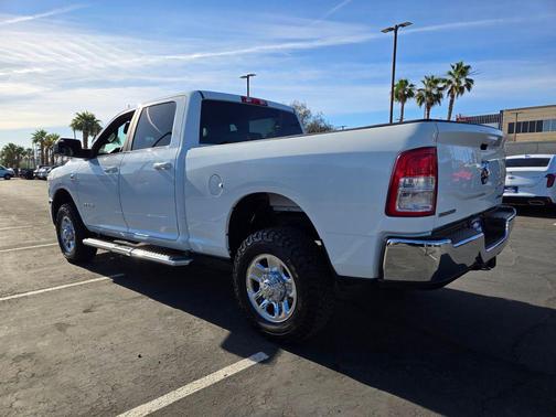 Bright White Clearcoat 2022 RAM 2500 Big Horn Crew Cab 4x4 6'4' Box