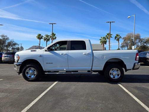 Bright White Clearcoat 2022 RAM 2500 Big Horn Crew Cab 4x4 6'4' Box