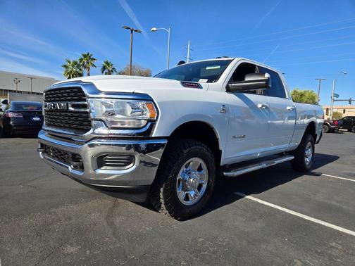 Bright White Clearcoat 2022 RAM 2500 Big Horn Crew Cab 4x4 6'4' Box