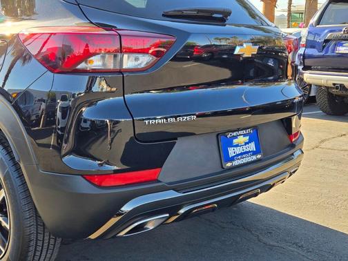 Mosaic Black Metallic 2023 Chevrolet Trailblazer ACTIV