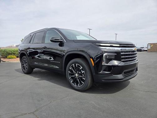 Mosaic Black Metallic 2026 Chevrolet Traverse LT