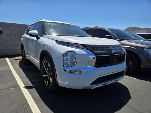 White 2024 Mitsubishi Outlander SEL