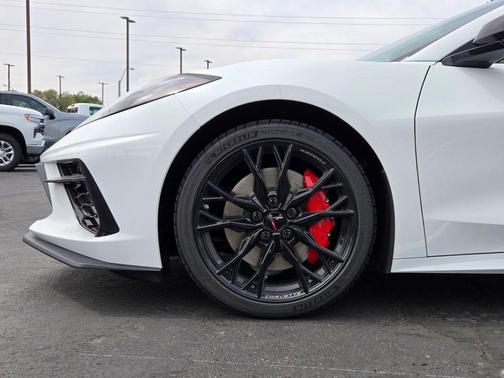 Arctic White 2026 Chevrolet Corvette Stingray w/1LT