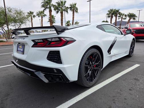 Arctic White 2026 Chevrolet Corvette Stingray w/1LT